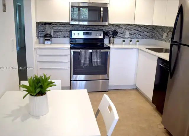 Property at 3970 Oaks Clubhouse Dr #306, Pompano Beach, FL, 33069, 2 beds, 2 baths, [object Object]