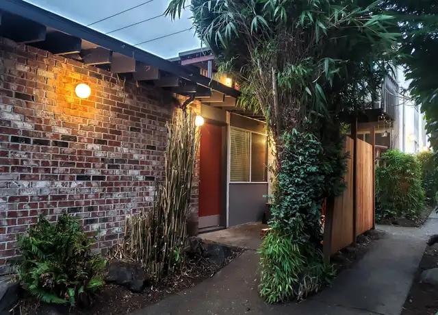 Property at 2110 N Oakes St Unit 2, Tacoma, WA, 98406, 2 beds, 1 bath, [object Object]