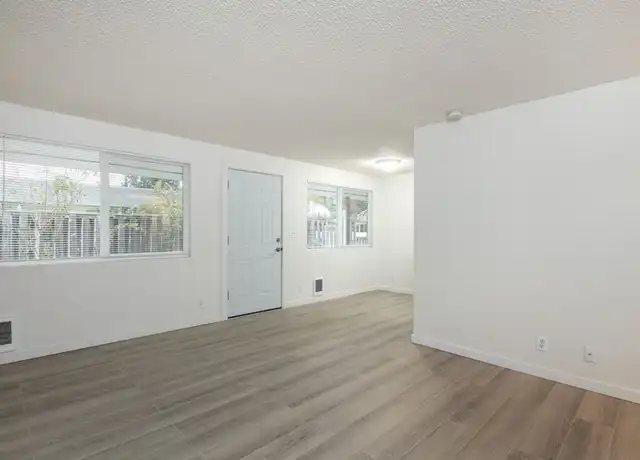 Property at 414 5th St NE Unit B, Puyallup, WA, 98372, 2 beds, 1 bath, [object Object]