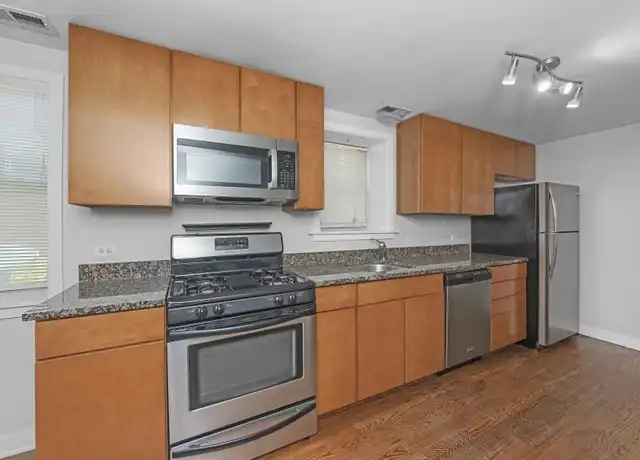 Property at 1525 W Barry Ave, Chicago, IL, 60657, 2 beds, 1 bath, [object Object]