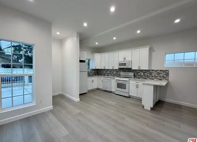 Property at 7701 Vantage Ave, North Hollywood, CA, 91605, 3 beds, 3.5 baths, [object Object]