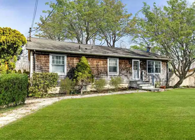 Property at 126 Narrow Ln, Bridgehampton, NY, 11932, 3 beds, 2 baths, [object Object]