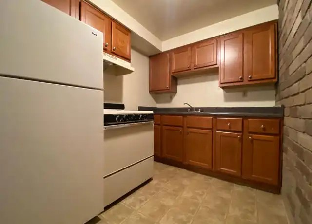 Property at 305 Kellywood Mnr Unit 305, New Kensington, PA, 15068, 1 bed, 1 bath, [object Object]