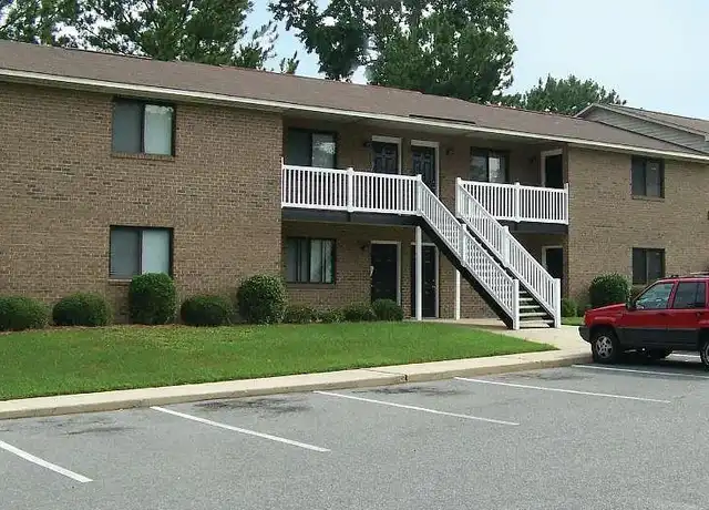 Property at College Park - 1302 E 10th St, Greenville, NC, 27858, 1-2 bed, 1 bath, [object Object]