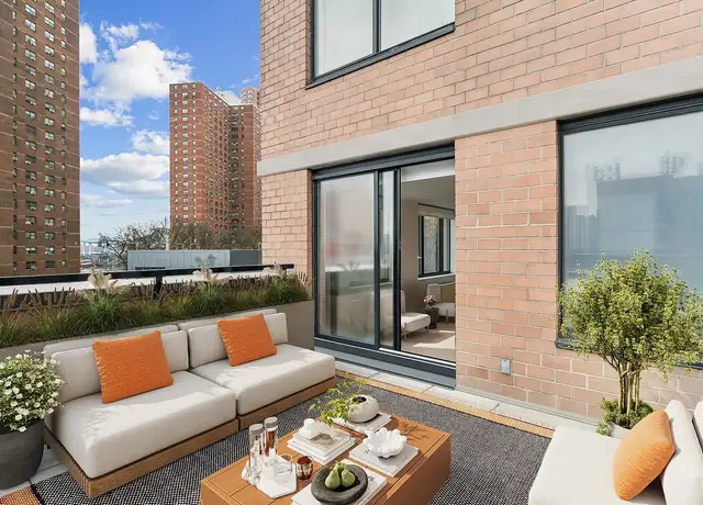 Photo of 345 E 94th St, New York, NY 10128