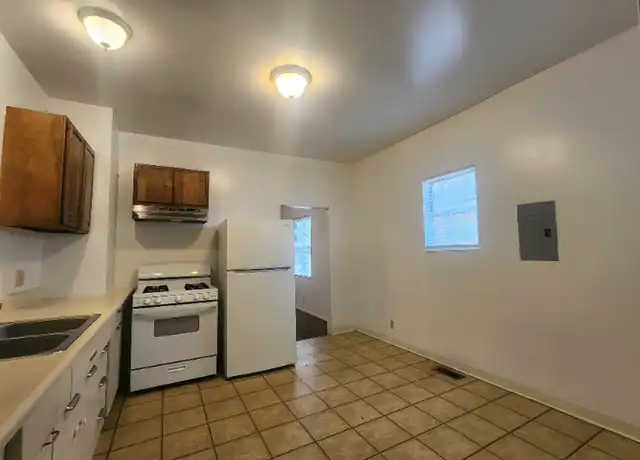 Property at 1637 Cedar St Unit 2, Pueblo, CO, 81004, 2 beds, 1 bath, [object Object]