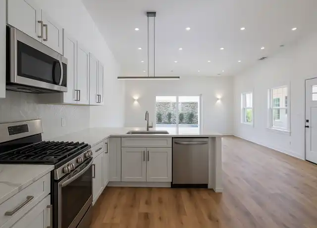 Property at 3250 Lorain Ave Unit Lower, Cleveland, OH, 44113, 2 beds, 2.5 baths, [object Object]