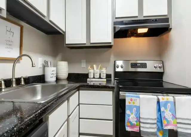 Property at 710 Lindh Rd, Gulfport, MS, 39507, 1 bed, 1 bath, [object Object]