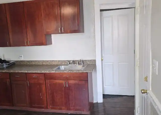 Property at 106 W Keefe Ave Unit Rear Upper, Milwaukee, WI, 53212, 2 beds, 1 bath, [object Object]