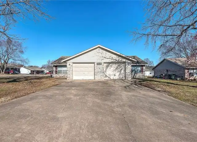 Property at 4520 W Franciscan Trl, Fayetteville, AR, 72704, 2 beds, 1.5 baths, [object Object]