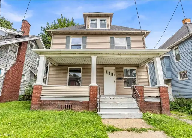 Property at 204 Broad Ave NW, Canton, OH, 44708, 4 beds, 1.5 baths, [object Object]
