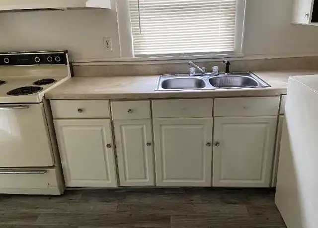 Property at 607 N Troup St, Valdosta, GA, 31601, 2 beds, 1 bath, [object Object]