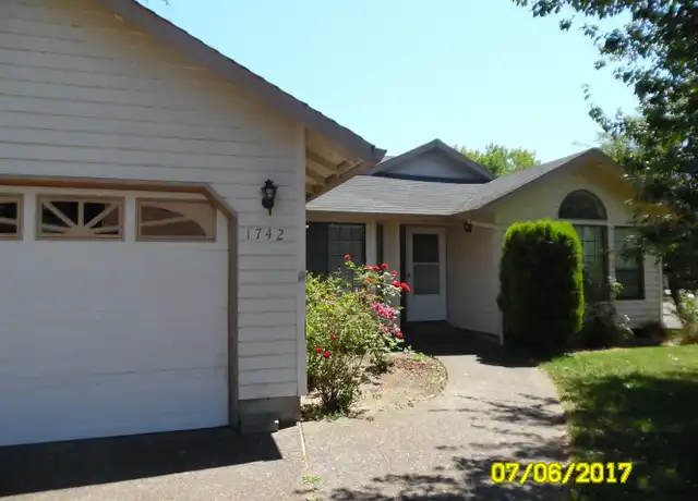 Property at 1742 SE Queenborough St, McMinnville, OR, 97128, 3 beds, 2 baths, [object Object]
