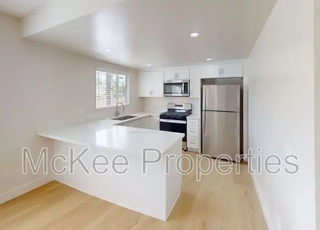Property at 917 C Ave, Coronado, CA, 92118, 2 beds, 1 bath, [object Object]