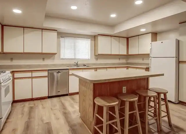 Property at Wavertree Apartments LLC - 51 S Maricopa St, Flagstaff, AZ, 86001, 4 beds, 4 baths, [object Object]