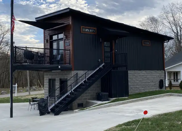 Property at 413 Riverside Dr, Columbia, TN, 38401, 1 bed, 1 bath, [object Object]