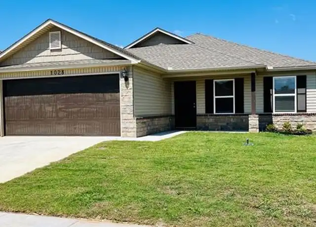 Property at 1028 E Starling St, Fayetteville, AR, 72701, 3 beds, 2 baths, [object Object]