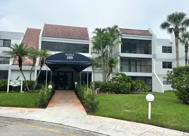 Property at 200 Lakeview Dr #312, Weston, FL, 33326, 2 beds, 2 baths, [object Object]