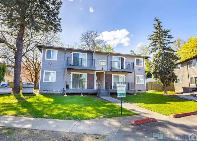 Photo of 4611 SE Brookside Dr, Portland, OR 97222