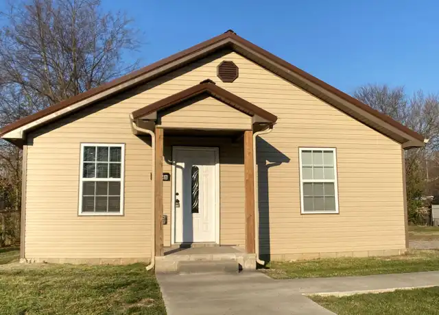 Property at 1008 E 1st St, Hopkinsville, KY, 42240, 2 beds, 1 bath, [object Object]