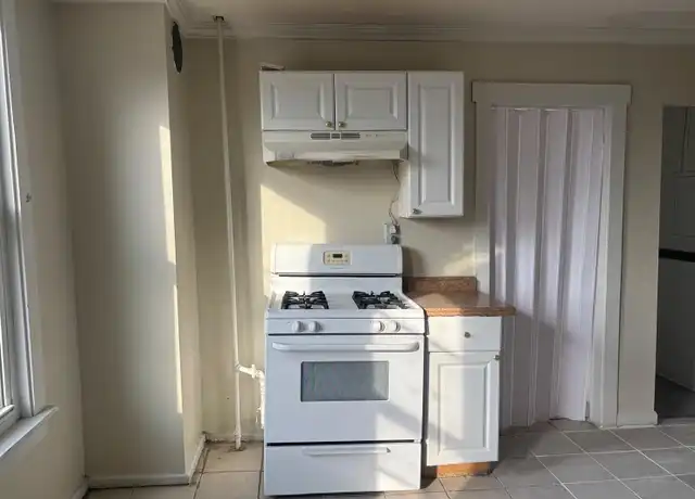 Property at 1308 E Main St, Waterbury, CT, 06705, 2 beds, 1 bath, [object Object]