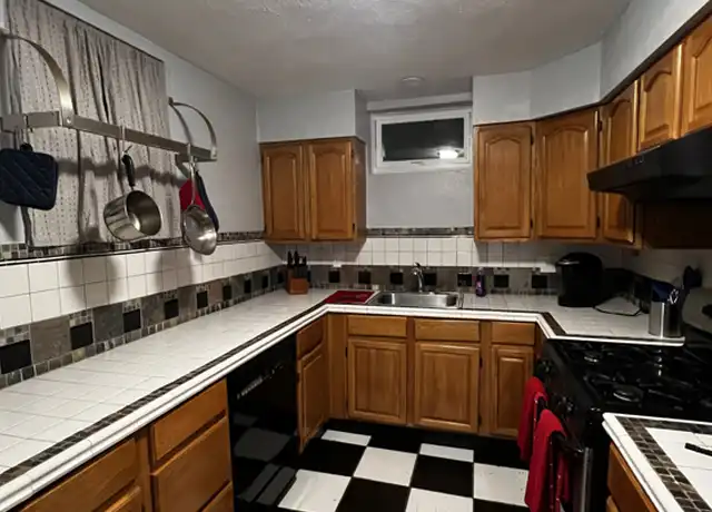 Property at 24 Emmett St Unit B, Providence, RI, 02903, 2 beds, 1 bath, [object Object]