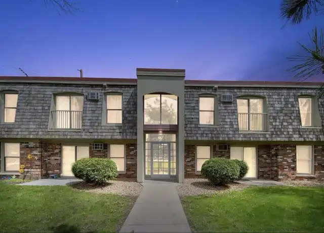 Property at 907 11th Ave S #4, Hopkins, MN, 55343, 1 bed, 1 bath, [object Object]