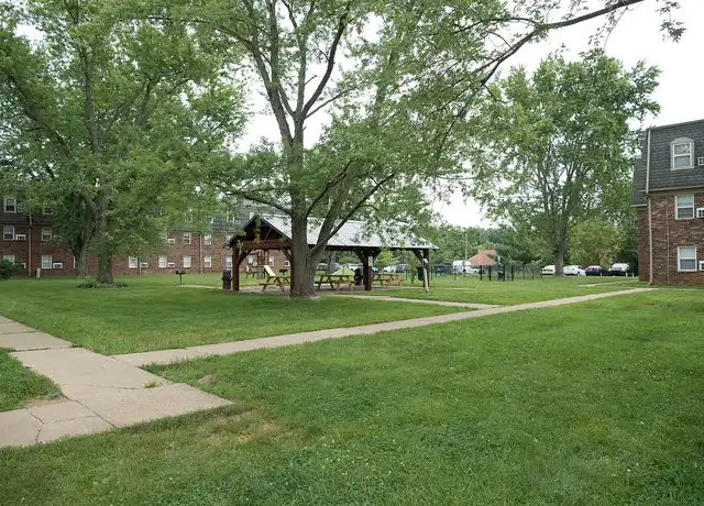 Property at College Square Apartments - 3100 S Walnut Street Pike, Bloomington, IN, 47401, 1 bed, 1 bath, [object Object]