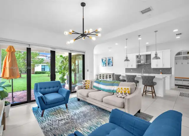 Property at 1052 SW 113th Way Unit 1052, Pembroke Pines, FL, 33025, 4 beds, 3.5 baths, [object Object]
