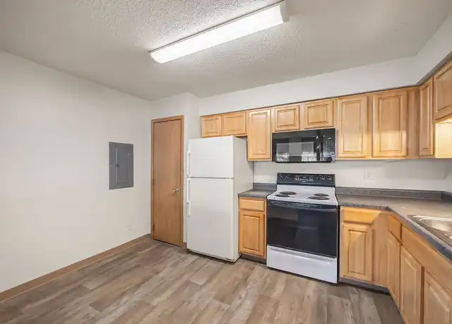 Property at Clover Creek - 2901 Boston Ave, Des Moines, IA, 50310, 0-2 beds, 1-1.5 bath, [object Object]