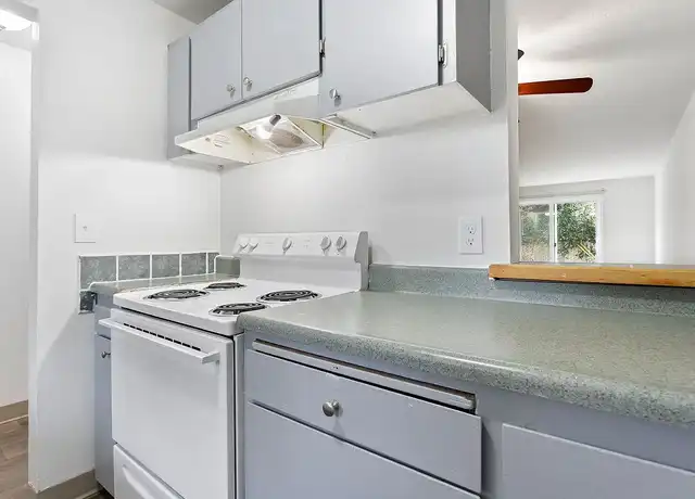 Property at Fairway Apartments - 12430 NE Glisan St, Portland, OR, 97230, 1 bed, 1 bath, [object Object]