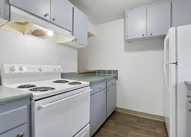 Property at Fairway Apartments - 12430 NE Glisan St, Portland, OR, 97230, 1-2 bed, 1 bath, [object Object]