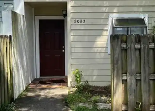 Property at 2025 SW 39th Way, Gainesville, FL, 32607, 2 beds, 2 baths, [object Object]