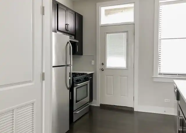 Property at 1946 W Nelson St Unit 2E, Chicago, IL, 60657, 2 beds, 1 bath, [object Object]