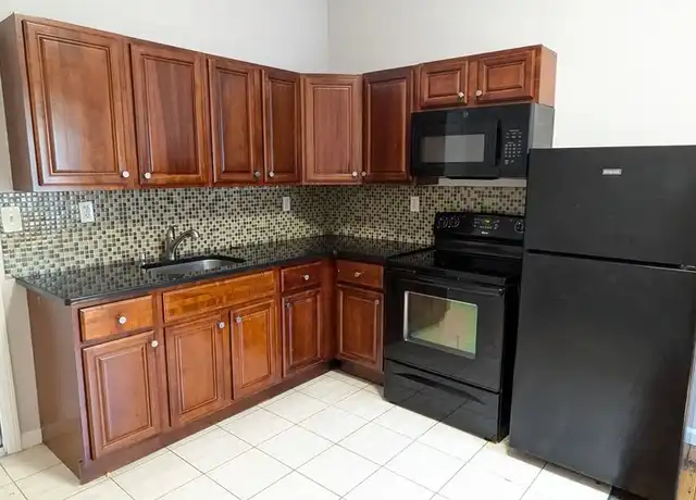 Property at 2810 E Main St Unit 9, Waterbury, CT, 06705, 1 bed, 1 bath, [object Object]