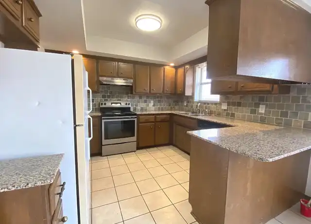 Property at 521 W 8th St, Edmond, OK, 73003, 3 beds, 2 baths, [object Object]