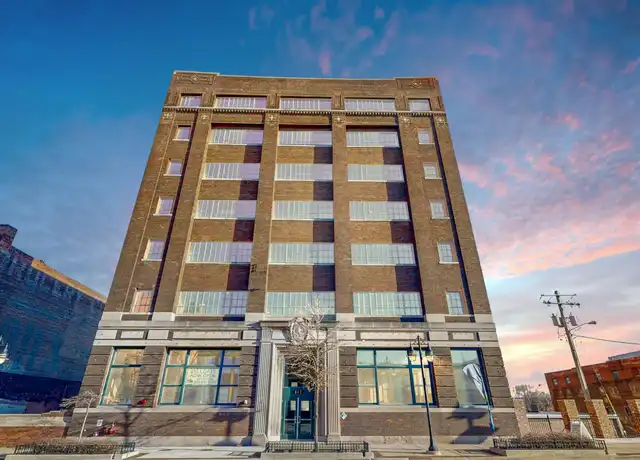 Property at 812 SW Washington St, Peoria, IL, 61602, 2 beds, 1 bath, [object Object]