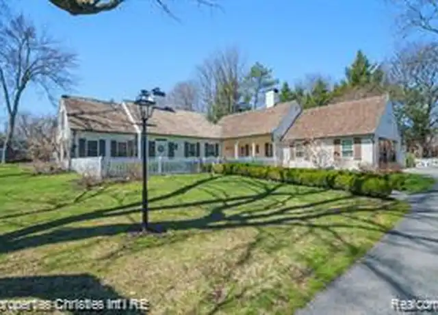 Property at 6050 W Surrey Rd, Bloomfield Hills, MI, 48301, 3 beds, 2.5 baths, [object Object]