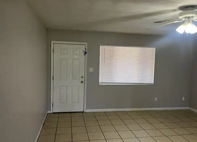 Property at 1070 SW McFarlane Ave Unit 2, Lake City, FL, 32025, 2 beds, 1 bath, [object Object]