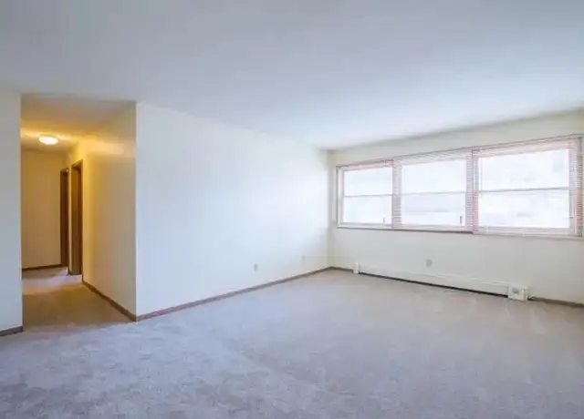 Photo of 1260 34th St, Des Moines, IA 50311