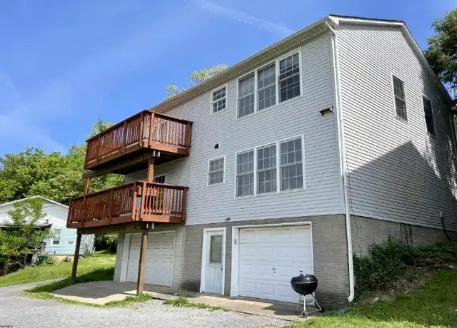 Property at 950 Perdue St, Morgantown, WV, 26501, 3 beds, 3 baths, [object Object]