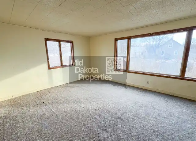 Property at 1122 W 3rd Ave, Mitchell, SD, 57301, 3 beds, 1 bath, [object Object]