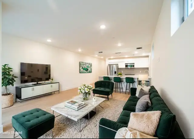 Property at 2000 N Beachwood Dr, Los Angeles, CA, 90068, 1 bed, 1 bath, [object Object]
