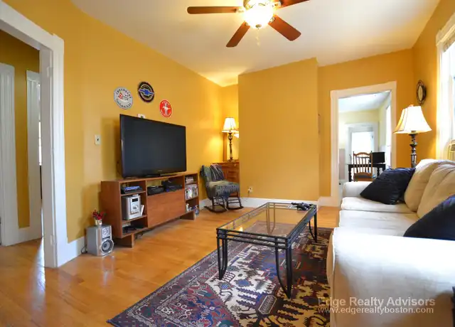 Property at 315 Warren St Unit 2, Waltham, MA, 02453, 3 beds, 1 bath, [object Object]