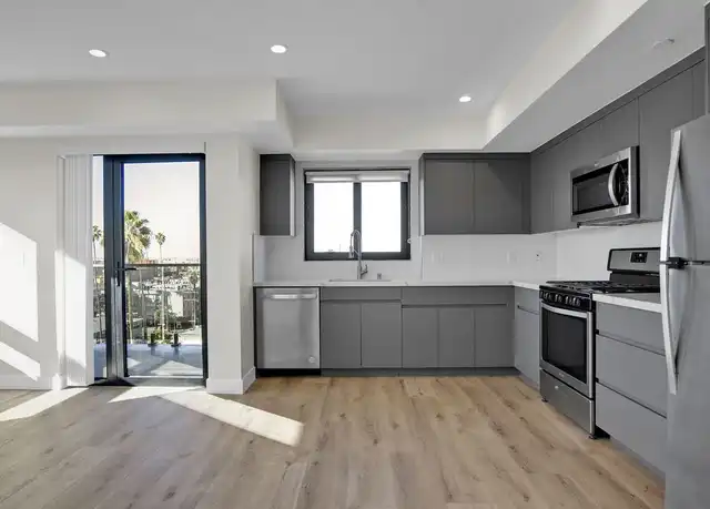 Property at 846 S Mariposa Ave Unit 406, Los Angeles, CA, 90005, 1 bed, 1 bath, [object Object]