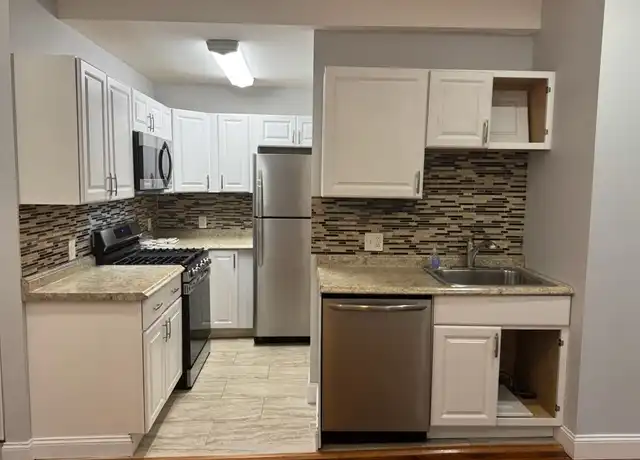 Property at 38 Freebody St Unit 206, Newport, RI, 02840, 2 beds, 1 bath, [object Object]