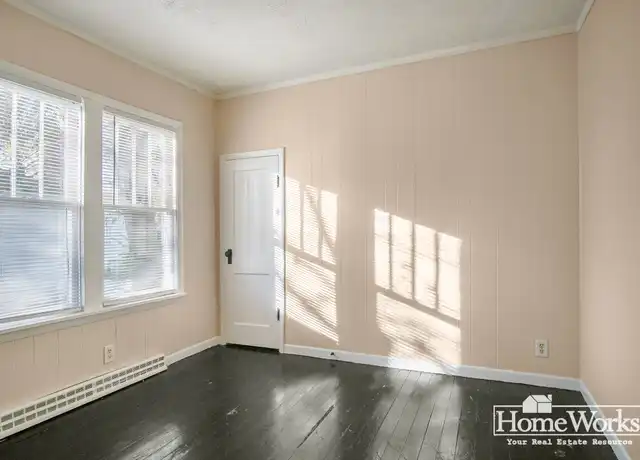 Property at 915 S Logan St Unit B-1, South Bend, IN, 46615, 2 beds, 1 bath, [object Object]