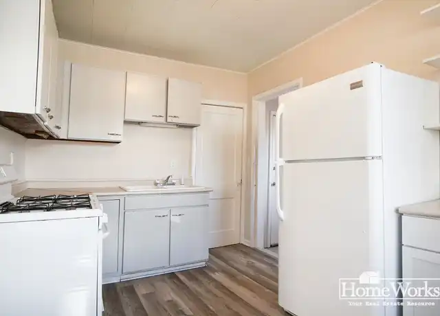 Property at 915 S Logan St Unit B-1, South Bend, IN, 46615, 2 beds, 1 bath, [object Object]