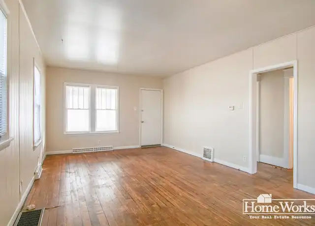Property at 915 S Logan St Unit B-1, South Bend, IN, 46615, 2 beds, 1 bath, [object Object]