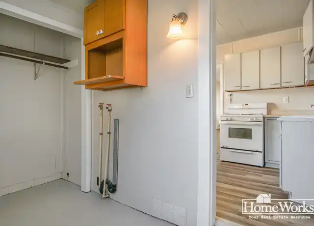 Property at 915 S Logan St Unit B-1, South Bend, IN, 46615, 2 beds, 1 bath, [object Object]